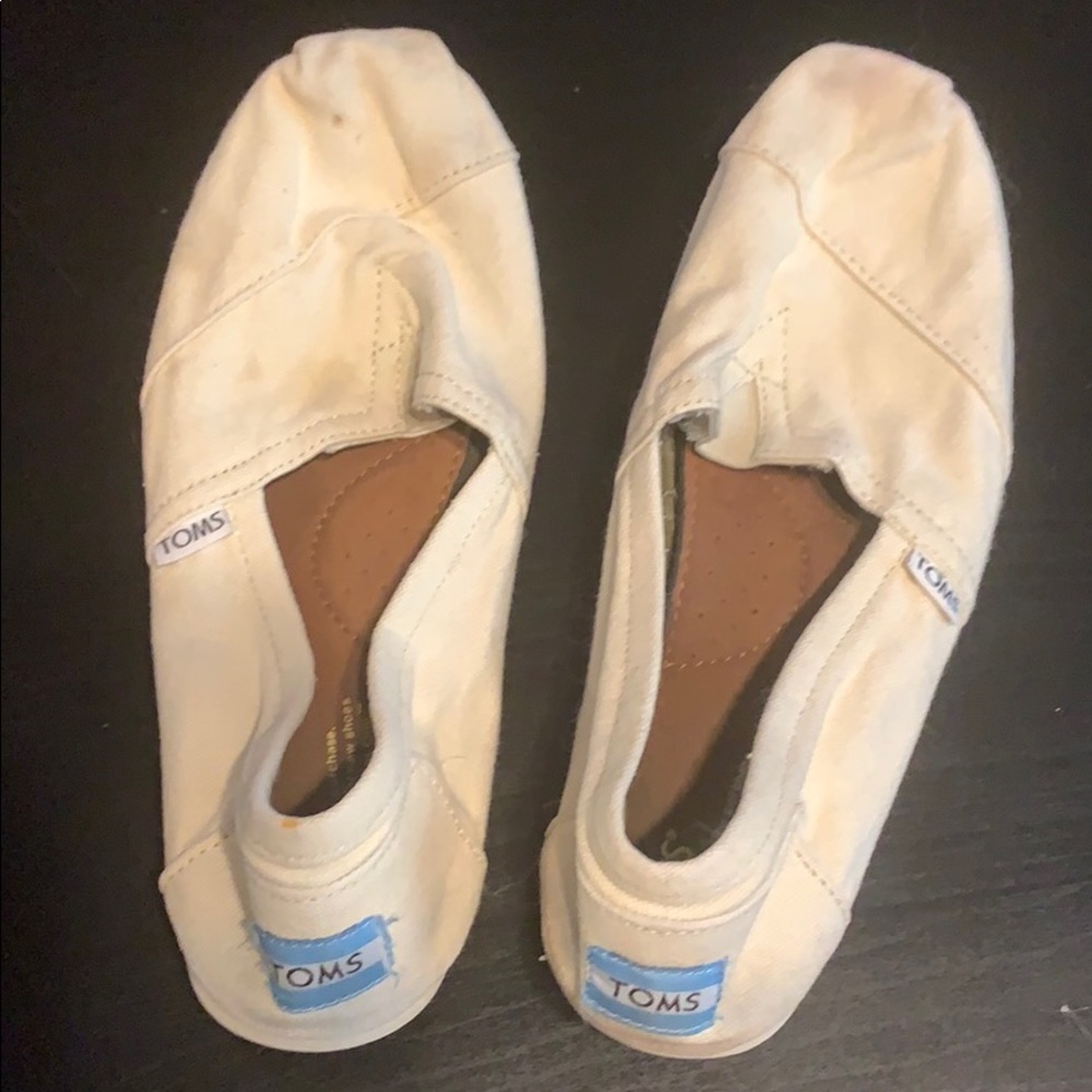 Beige Tom’s